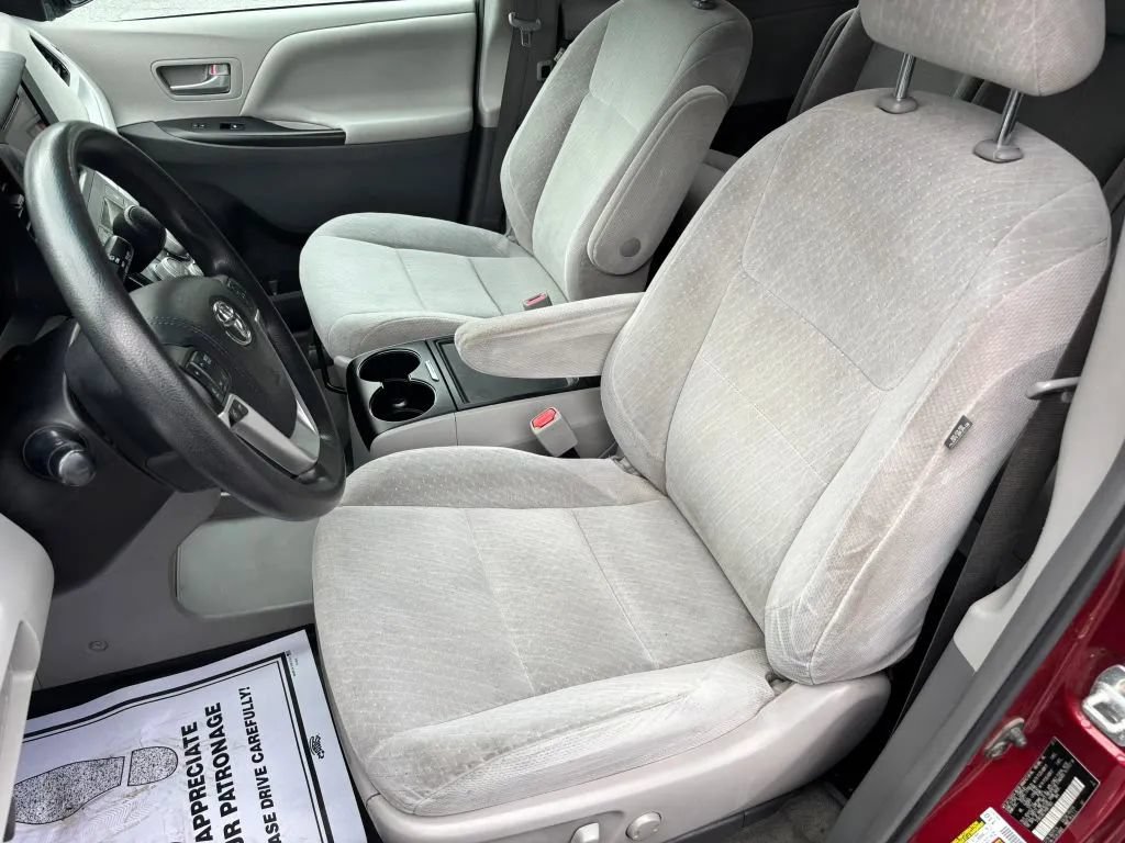 Used 2017 Toyota Sienna LE FWD image 11