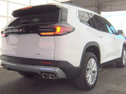 Used 2026 GMC Acadia Elevation w/ Elevation Premium Package FWD image 3