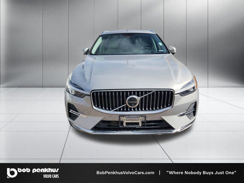 Used 2022 Volvo XC60 B5 Inscription w/ Advanced Package image 2