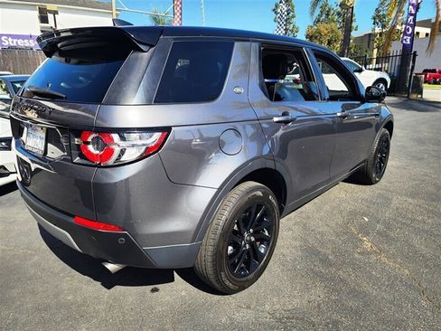 Used 2019 Land Rover Discovery Sport SE image 12