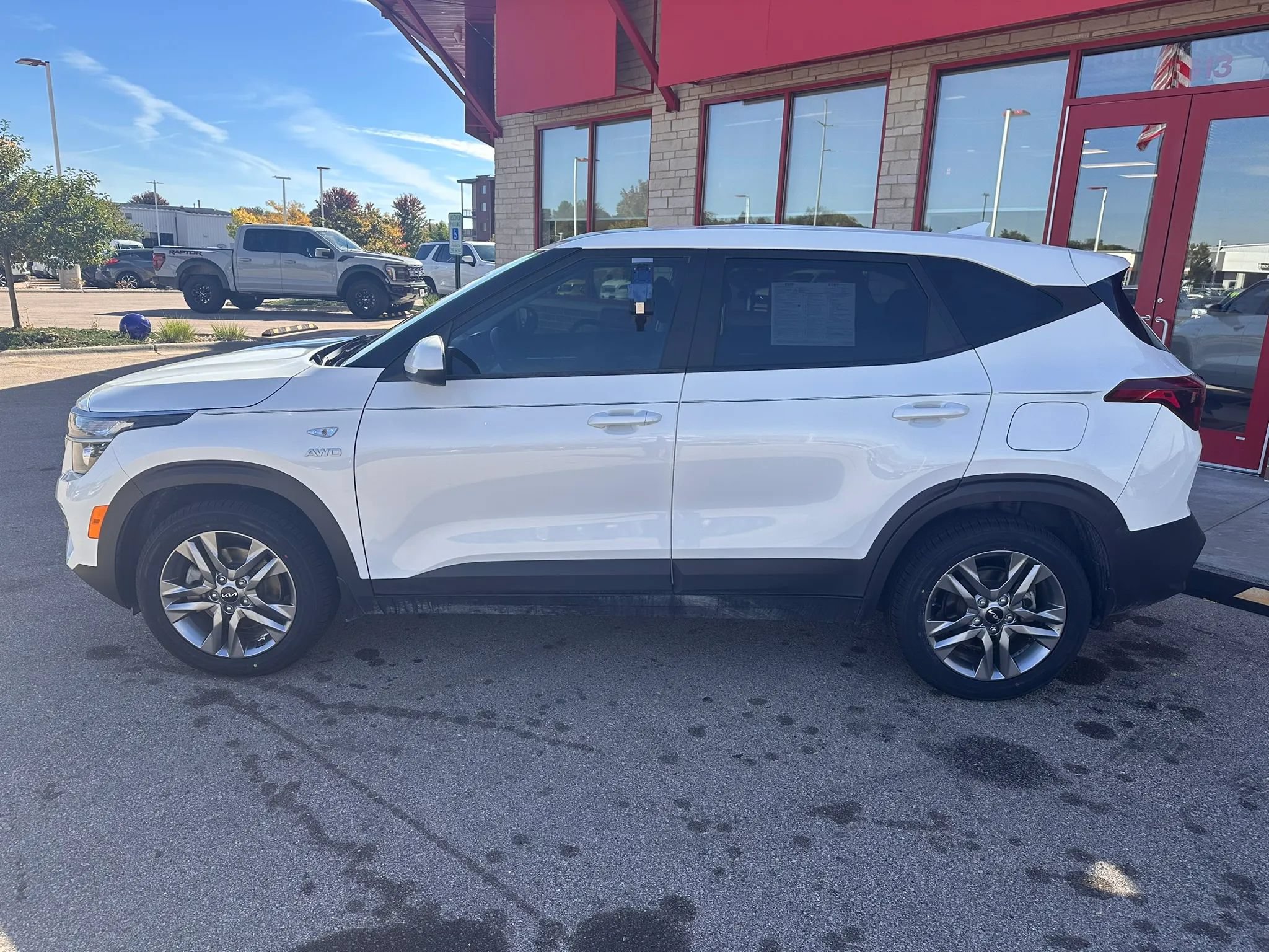 Used 2023 Kia Seltos LX AWD/4WD image 9