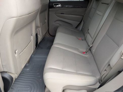 Used 2011 Jeep Grand Cherokee Laredo RWD image 25