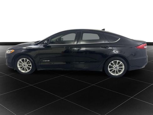 Used 2019 Ford Fusion SE FWD image 2
