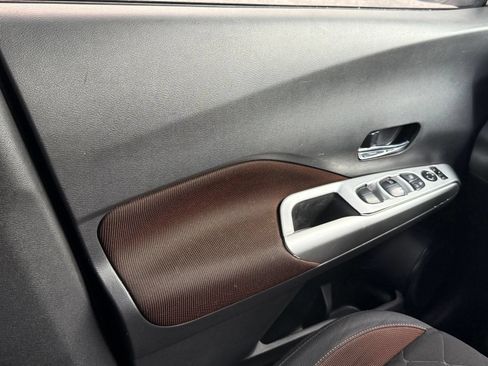 Used 2020 Nissan Kicks SR w/ Exterior Package FWD image 31