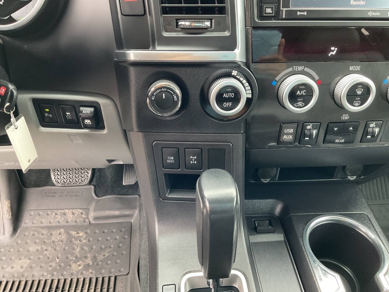 Used 2018 Toyota Sequoia Limited w/ Safety & Convenience Package AWD/4WD image 28