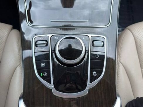 Used 2019 Mercedes-Benz GLC 300 4MATIC image 32