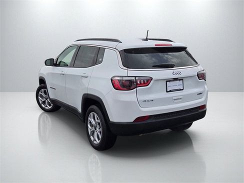 Used 2025 Jeep Compass Latitude image 6