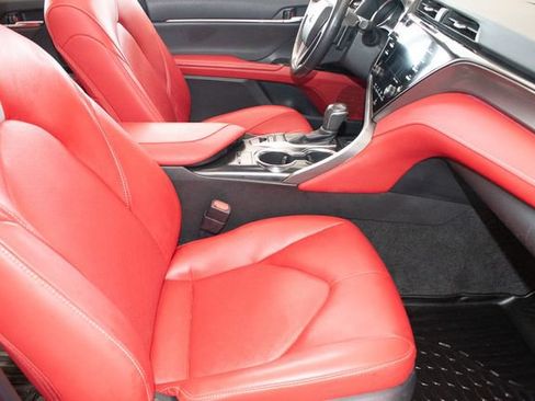Used 2019 Toyota Camry XSE FWD image 10