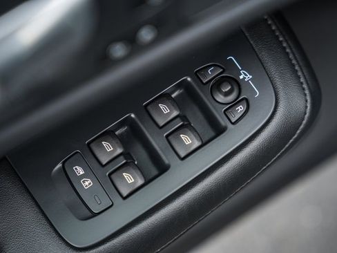 Used 2024 Volvo S60 B5 Plus image 34