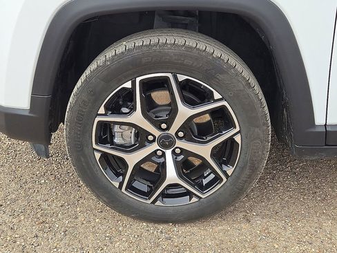 Used 2025 Jeep Compass Limited image 11