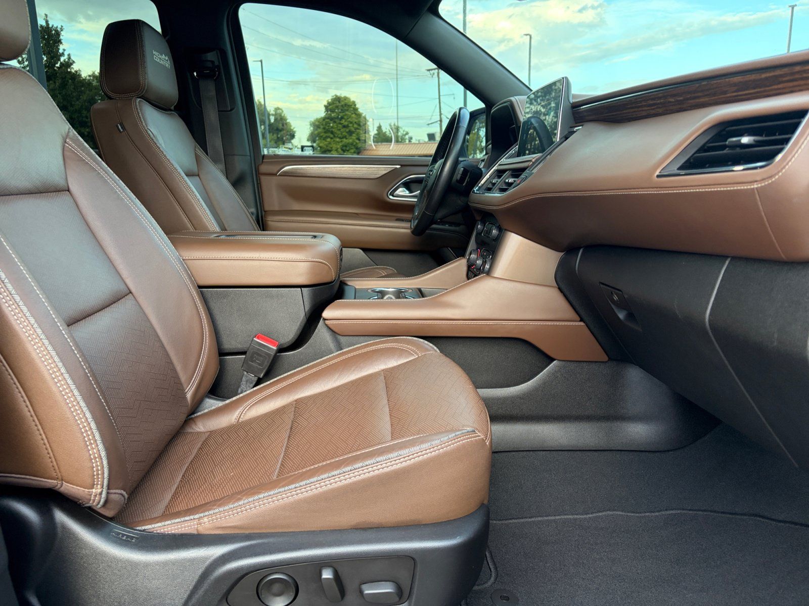 Used 2023 Chevrolet Tahoe High Country w/ Premium Package 2 AWD/4WD image 19