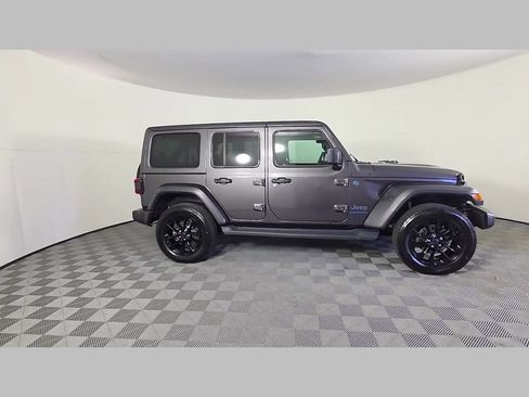 Used 2025 Jeep Wrangler Unlimited Sahara AWD/4WD image 36