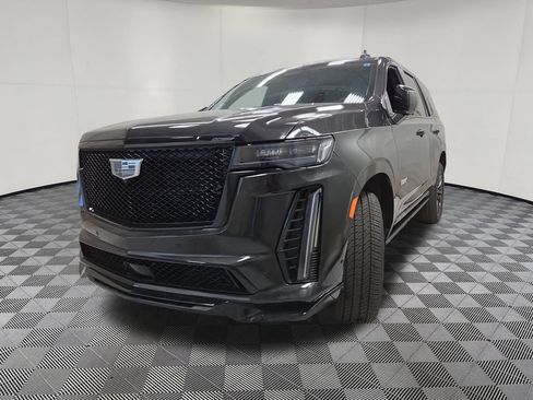 Used 2024 Cadillac Escalade V w/ LPO, ONYX Package AWD/4WD image 7