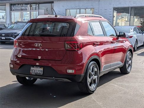 Used 2023 Hyundai Venue SEL image 4