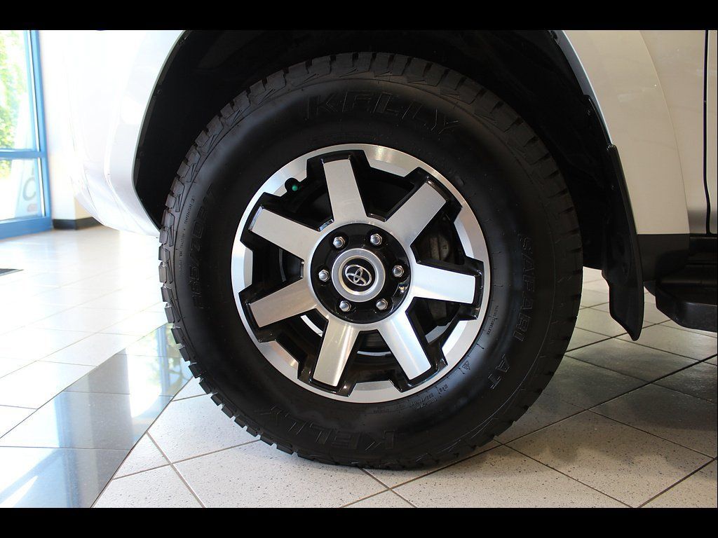 Used 2024 Toyota 4Runner TRD Off-Road Premium AWD/4WD image 9