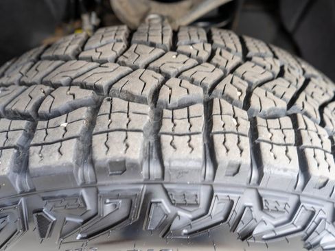 Used 2024 GMC Sierra 1500 AT4 w/ Technology Package image 39