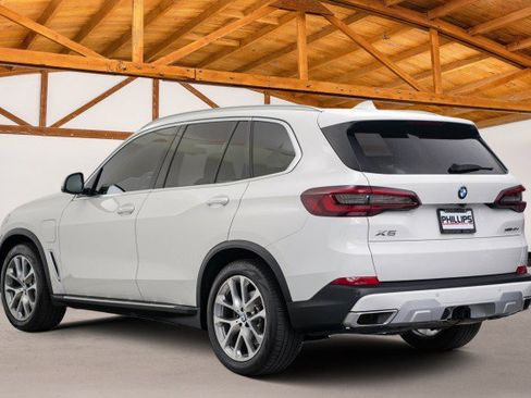 Used 2021 BMW X5 xDrive45e w/ Parking Assistance Package image 3