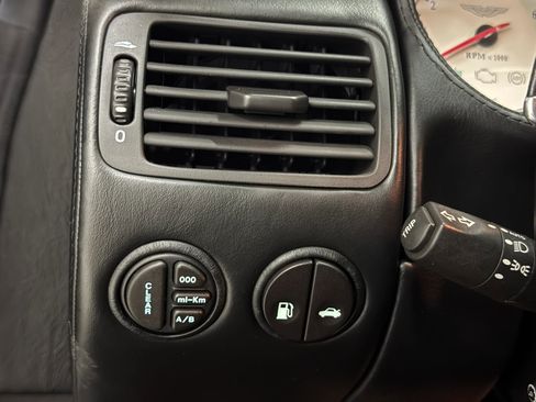 Used 2006 Aston Martin Vanquish S image 32