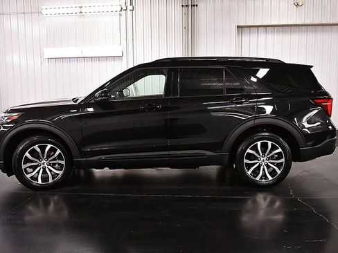 Used 2025 Ford Explorer ST-Line image 4