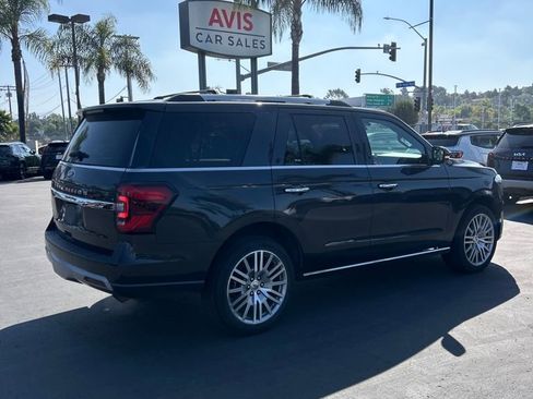 Used 2024 Ford Expedition Limited image 3