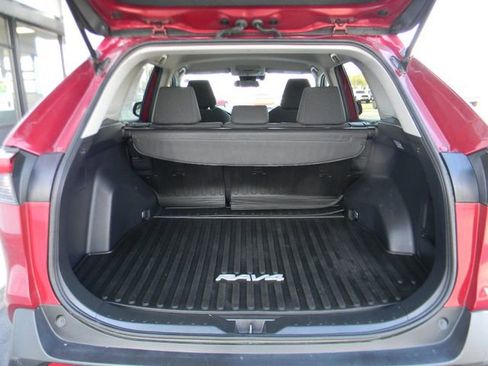 Used 2020 Toyota RAV4 LE w/ All Weather Liner Package AWD/4WD image 23