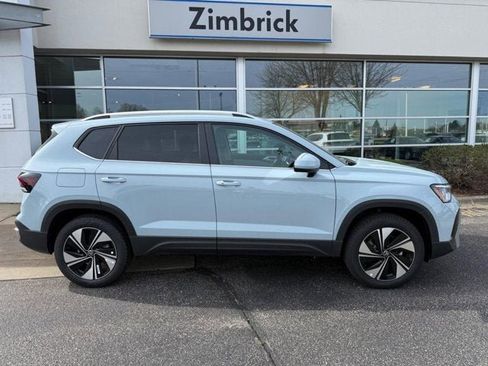 New 2026 Volkswagen Taos SE AWD/4WD image 2