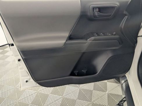 Used 2022 Toyota Tacoma SR AWD/4WD image 10
