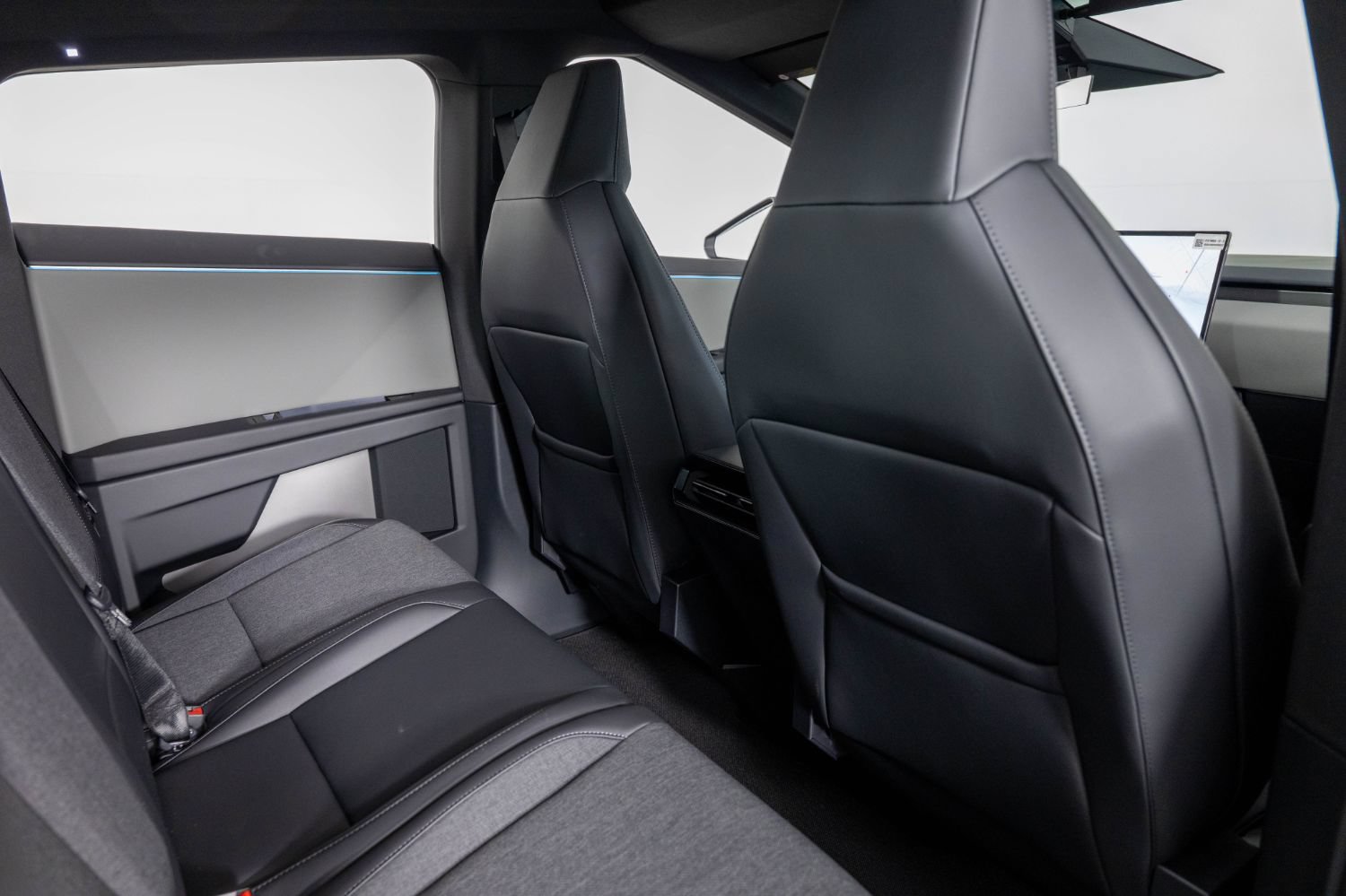 Used 2026 Tesla Cybertruck AWD Crew Cab image 21