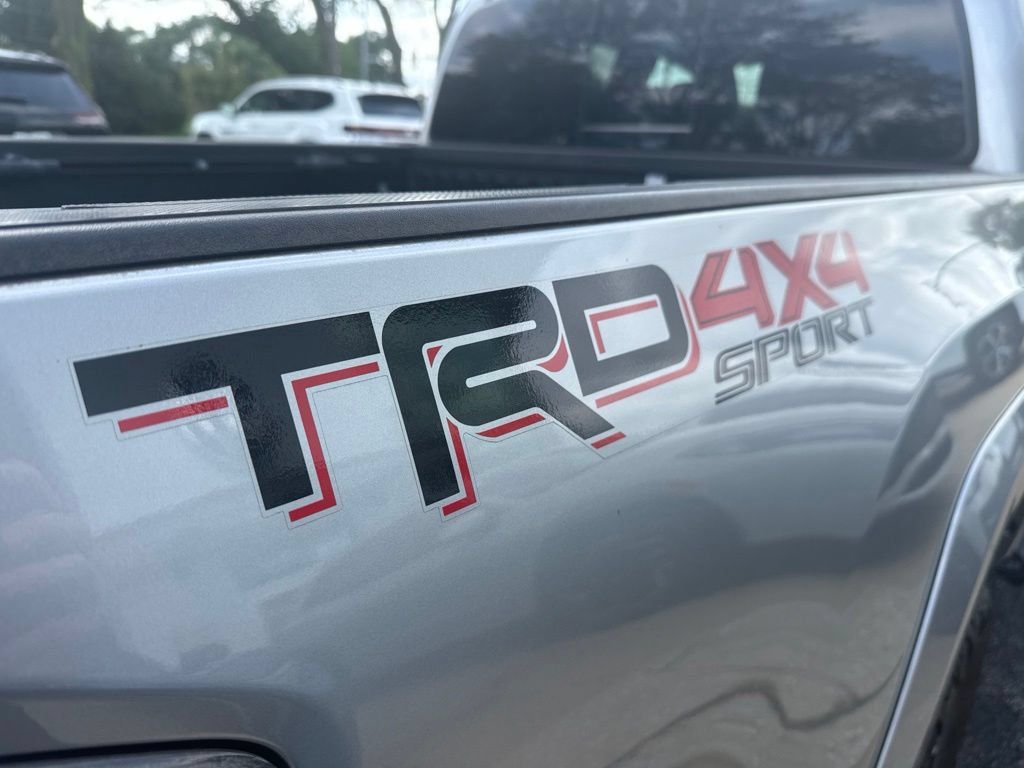 Used 2021 Toyota Tacoma TRD Sport w/ Technology Package AWD/4WD image 7