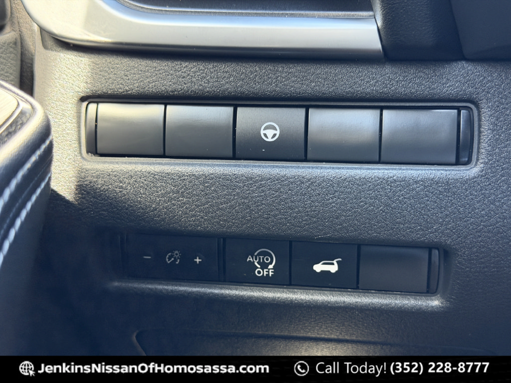 Used 2023 Nissan Rogue SV w/ SV Premium B Package FWD image 39