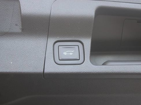 Used 2023 GMC Acadia SLT w/ Preferred Package FWD image 17