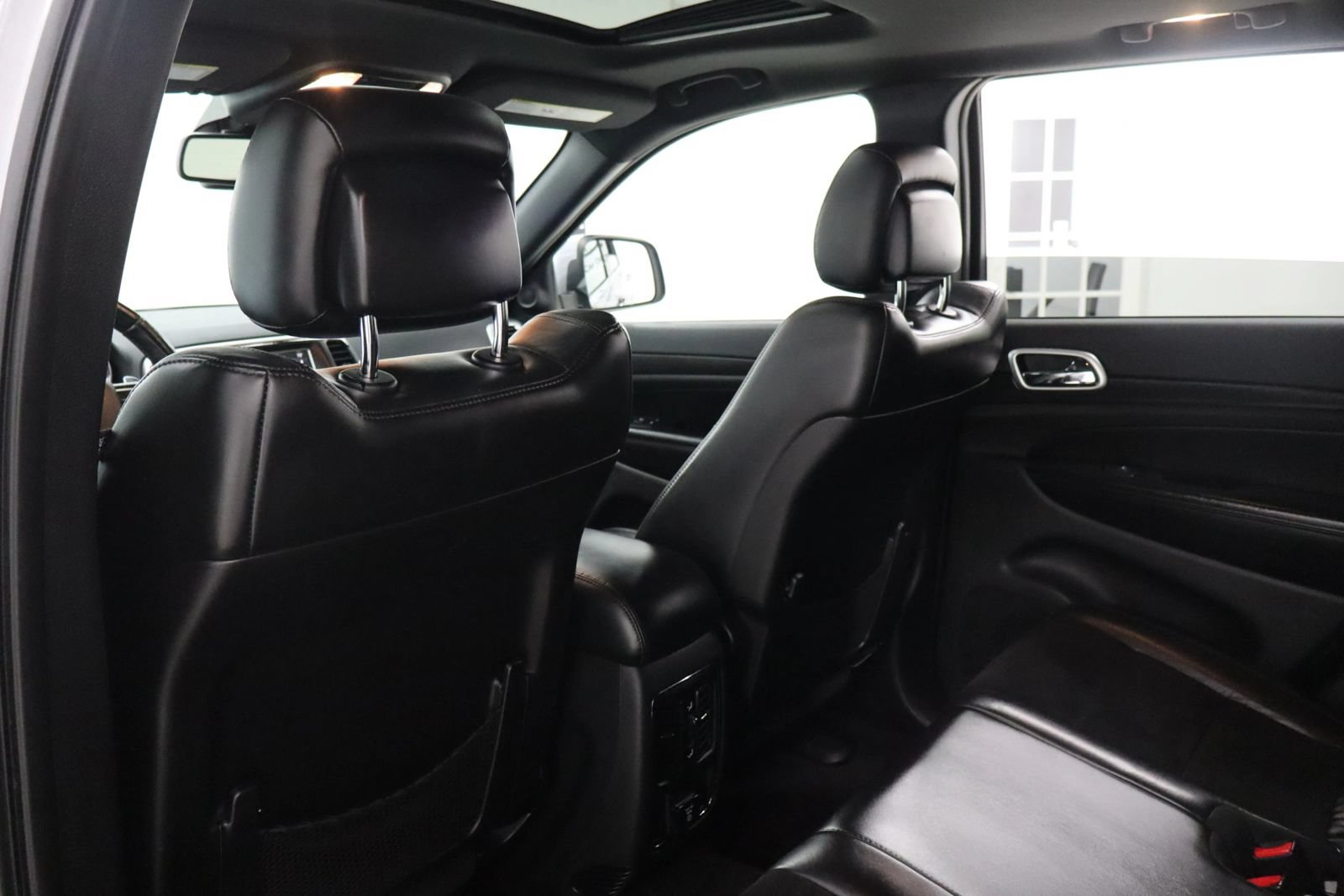 Used 2015 Jeep Grand Cherokee Altitude AWD/4WD image 19