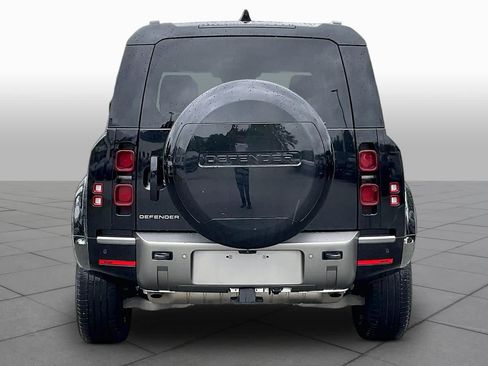 Used 2025 Land Rover Defender 110 X-Dynamic SE AWD/4WD image 4