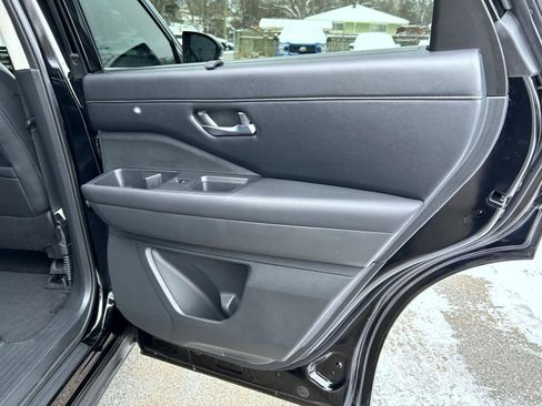 Used 2024 Nissan Pathfinder SL image 17