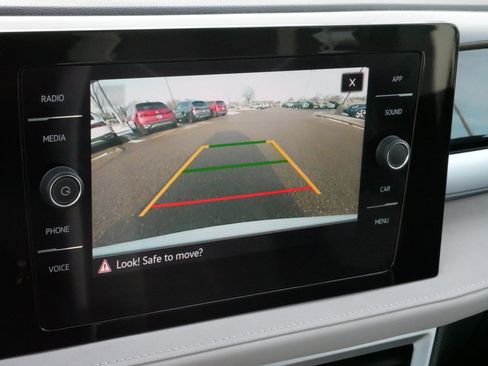 Used 2025 Volkswagen Taos SE image 32