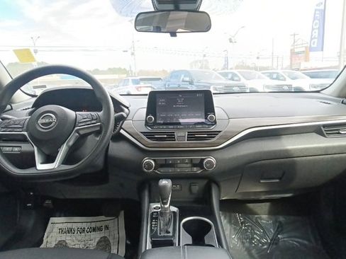 Used 2024 Nissan Altima 2.5 SV image 25
