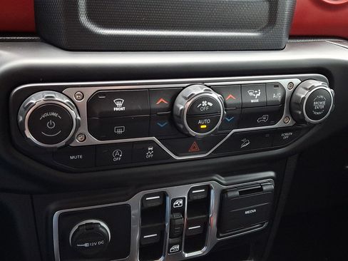 Used 2021 Jeep Wrangler Unlimited Rubicon w/ LED Lighting Group AWD/4WD image 15