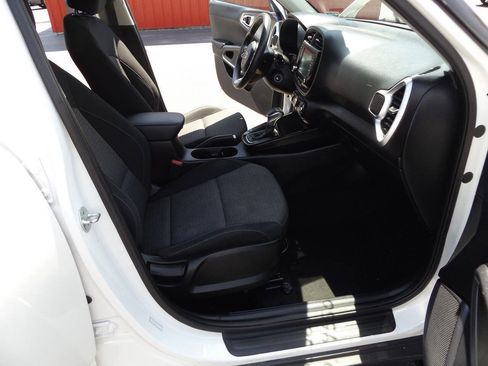Used 2020 Kia Soul S FWD image 20