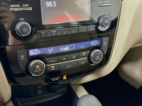 Used 2016 Nissan Rogue SV FWD image 22