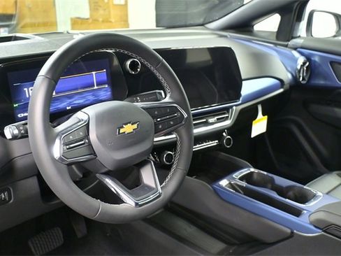 New 2026 Chevrolet Equinox EV LT image 17