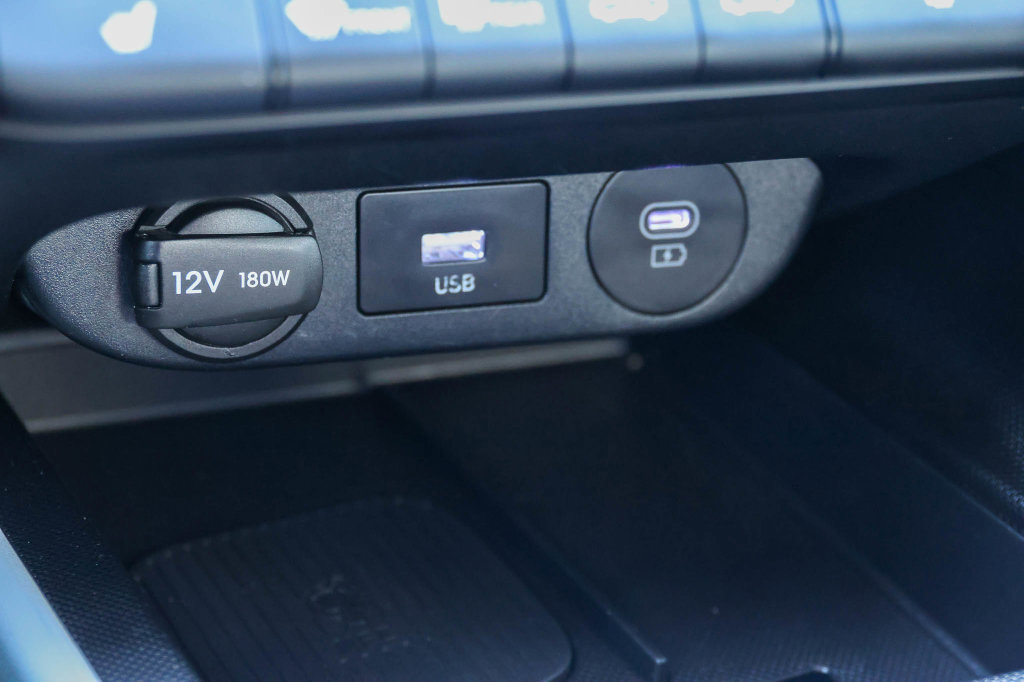 Used 2025 Hyundai Elantra Limited FWD image 23