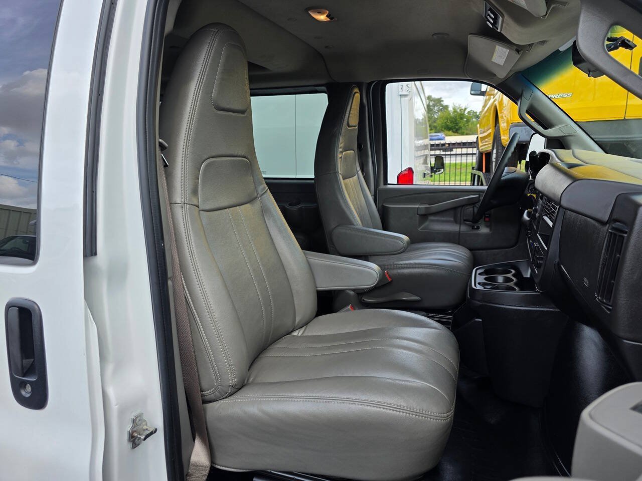 Used 2024 Chevrolet Express 3500 LS RWD image 9