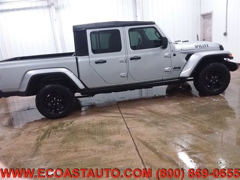 Used 2021 Jeep Gladiator Willys image 5