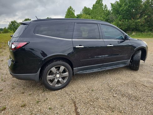 Used 2017 Chevrolet Traverse LT FWD image 3