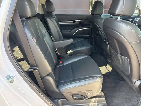 Used 2025 Kia Telluride S AWD/4WD image 17