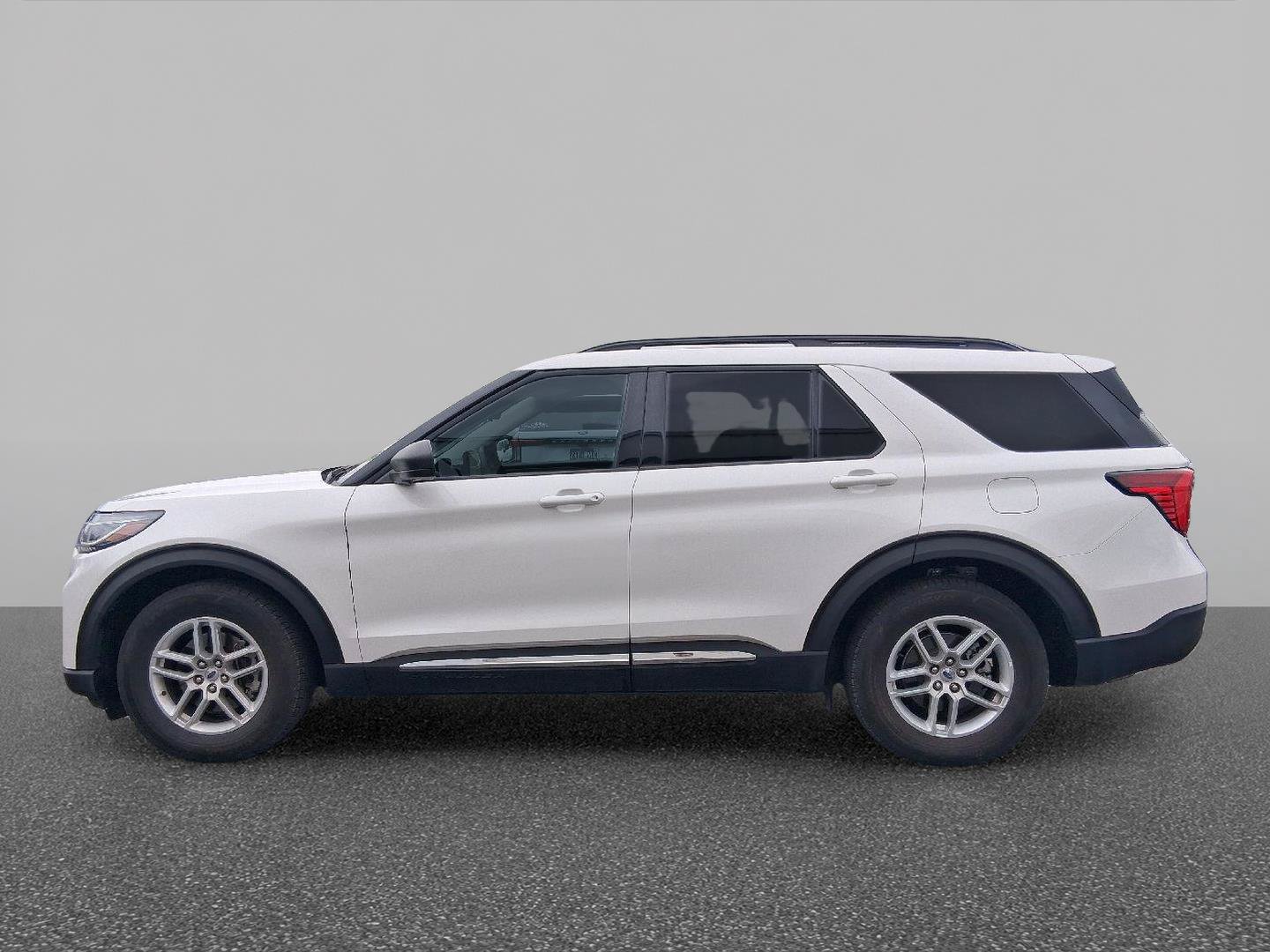Used 2025 Ford Explorer Active w/ Active Comfort Package RWD image 8