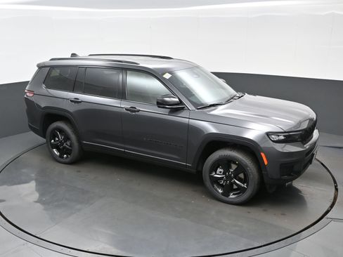 New 2025 Jeep Grand Cherokee L Altitude image 25