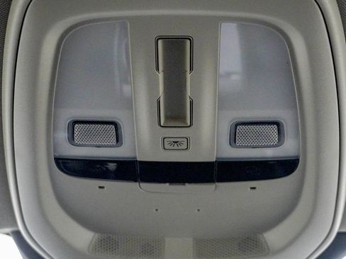 Used 2025 Volvo XC60 B5 Plus image 26