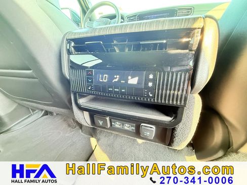 Used 2024 Jeep Wagoneer L Series II w/ Flexible Seating Group AWD/4WD image 32