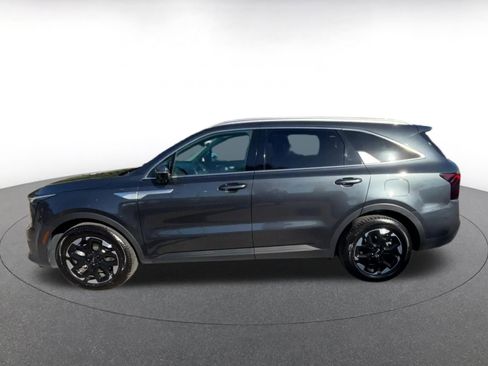 Used 2024 Kia Sorento S image 9